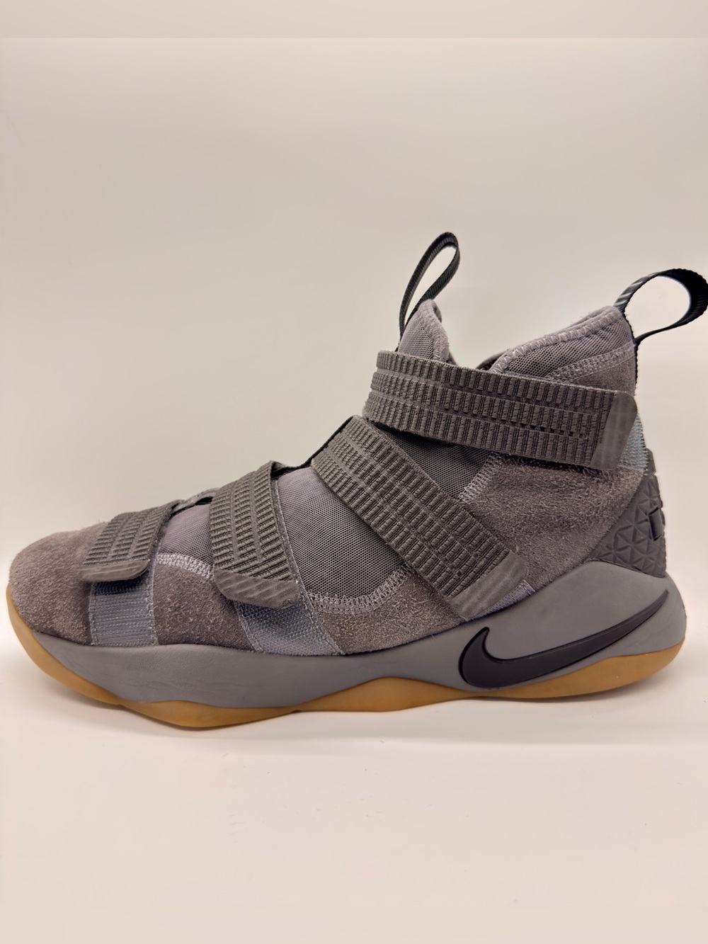 Nike LeBron Soldier XI 11 SFG Dark Grey Suede Gum Mens sz 10 Sneakers 897646-003